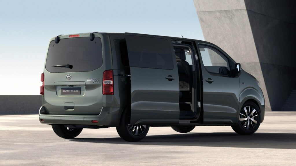 tyl-toyota-proace-verso-samochod-firmowy-osobowy-dostawczy-salon-toyoty-janowan-zabrze-gliwice-scaled